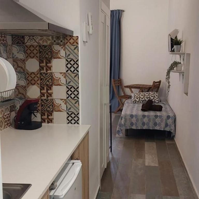 SERRANO Home - Deluxe Triple Room - 5