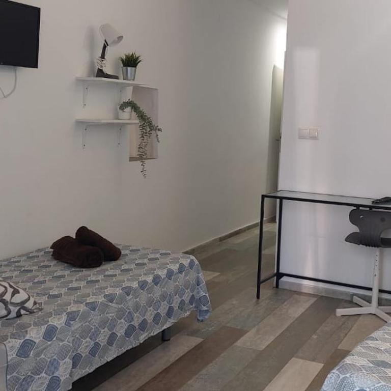 SERRANO Home - Deluxe Triple Room - 4