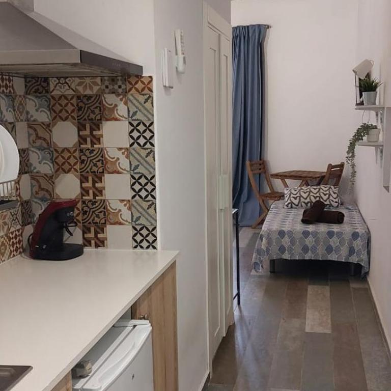 SERRANO Home - Deluxe Triple Room - 2
