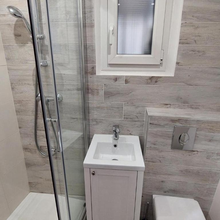 Studio lumineux avec stationnement proche Monaco, Nice, plage et gare - One-Bedroom Apartment - 8