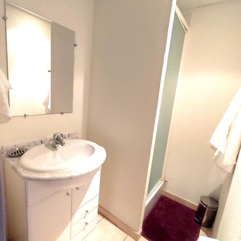Appartement avec parking en centre ville d'Uzès - Appartement 2 Chambres - 9