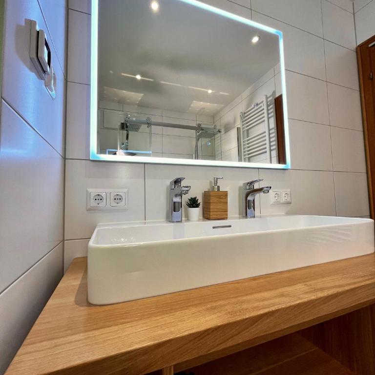 Chalets Zöhrer - Wohnen am Wasser - Apartment mit Seeblick - 10