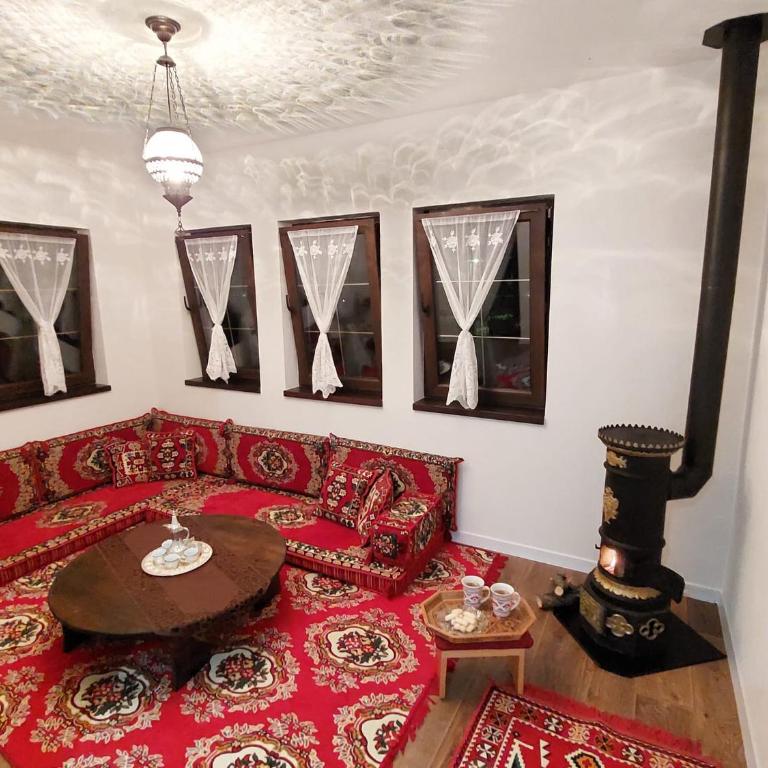 Bosanska kuća Emina - Three-Bedroom Villa - 20