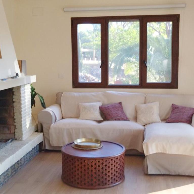 Bonita casa blanca en el bosque. - Two-Bedroom House - 16