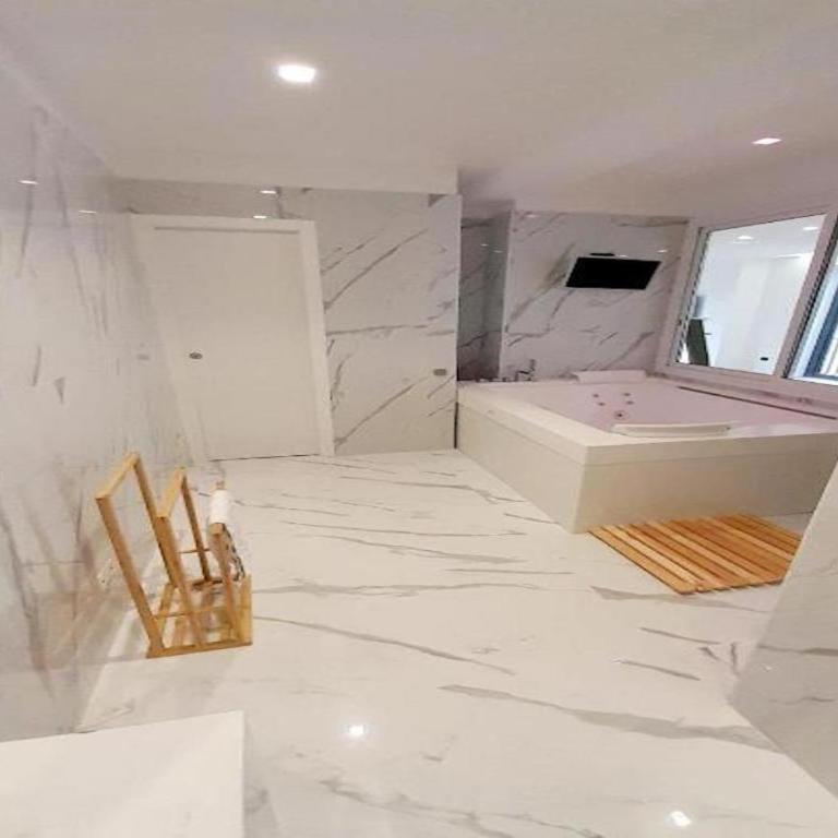 President Plaza Vip Suite Spa by Babylon Stay - Executive Suite - 4