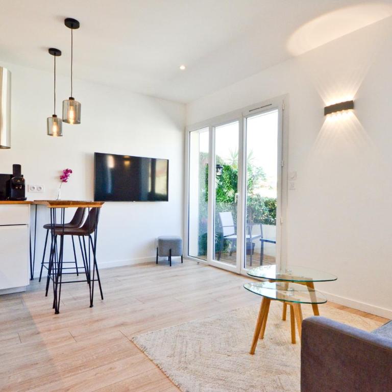 Le Flore SCLS - Wifi, Clim, Terrasse - Studio Deluxe - 3