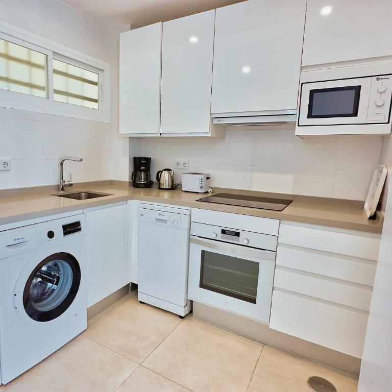 Diana 905. Superb south-facing one-bedroom apartment with amazing sea views. - One-Bedroom Apartment - 9