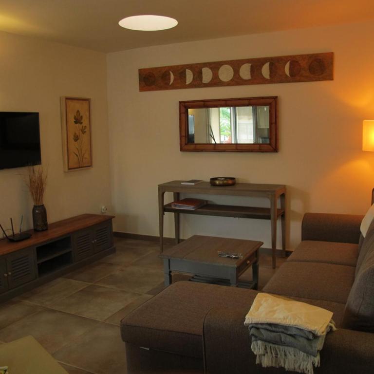 Bungalow GOA Pool view, Playa Roca residence sea front access - Free AC - Wifi - Apartamento de 1 dormitorio - 18