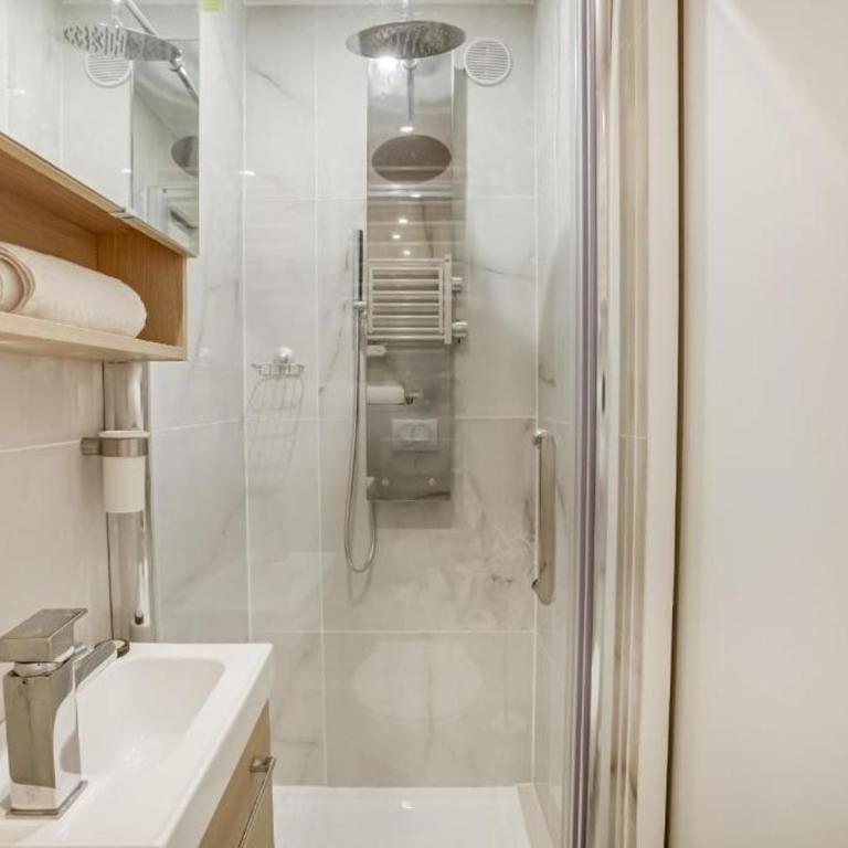 Tiny boutique studio in Paris 11 - One-Bedroom Apartment - 5