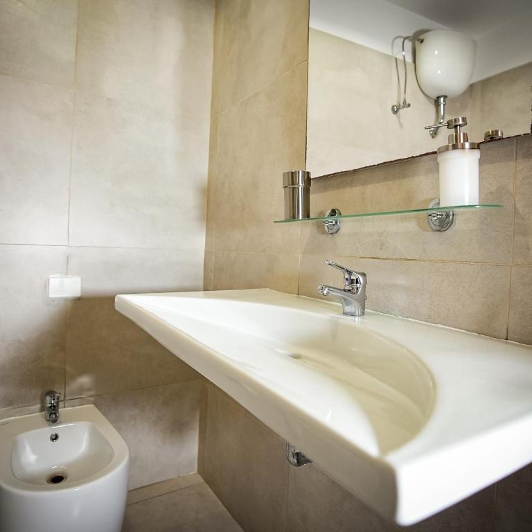 Gate 40 Roma - Double Room with Private Internal Bathroom - 3