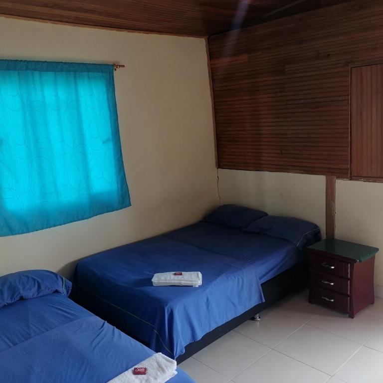 Posada Turística Noches De Saturno - Habitación Doble con baño privado - 2 camas - 4