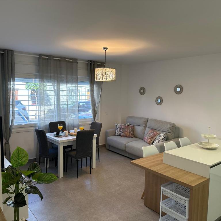 Coqueto apto a 2 min de la playa - Two-Bedroom Apartment - 23