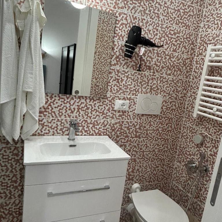 Guesthouse Dahlia Rossa - Camera Matrimoniale/Doppia con Letti Singoli con Bagno Privato - 21