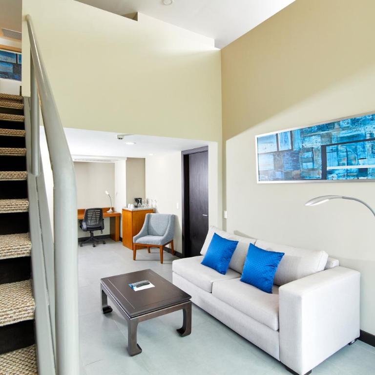 Wyndham Manta Sail Plaza Hotel and Convention Center - Family Suite - 4