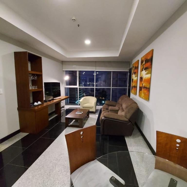 Wyndham Manta Sail Plaza Hotel and Convention Center - Presidential Suite - 5