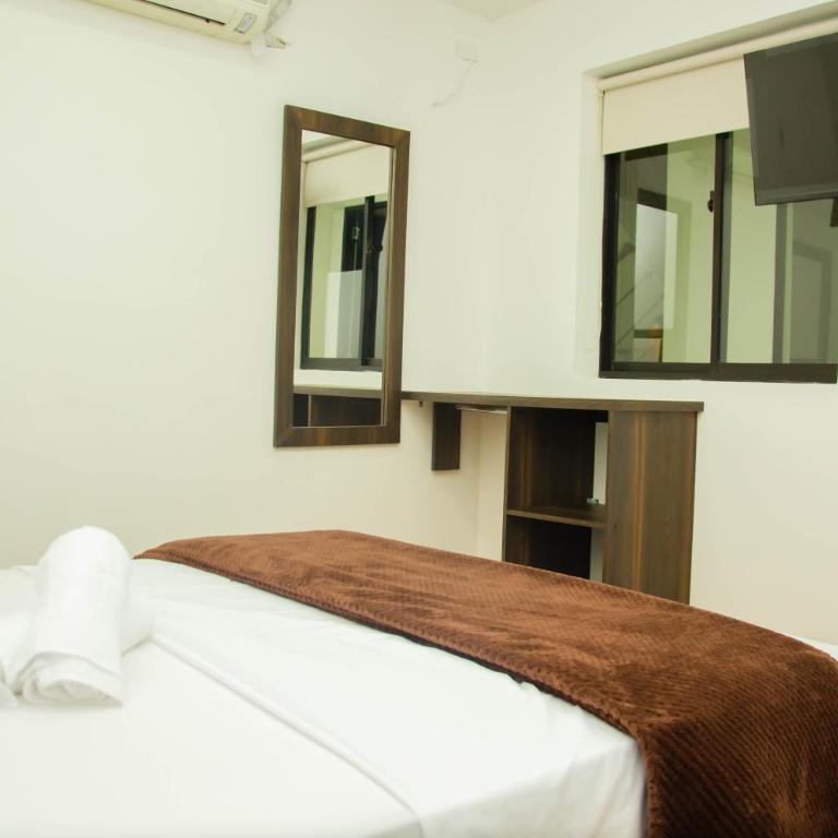 CASA HOTEL LOS ARBOLES - Habitación Doble con baño privado - 7
