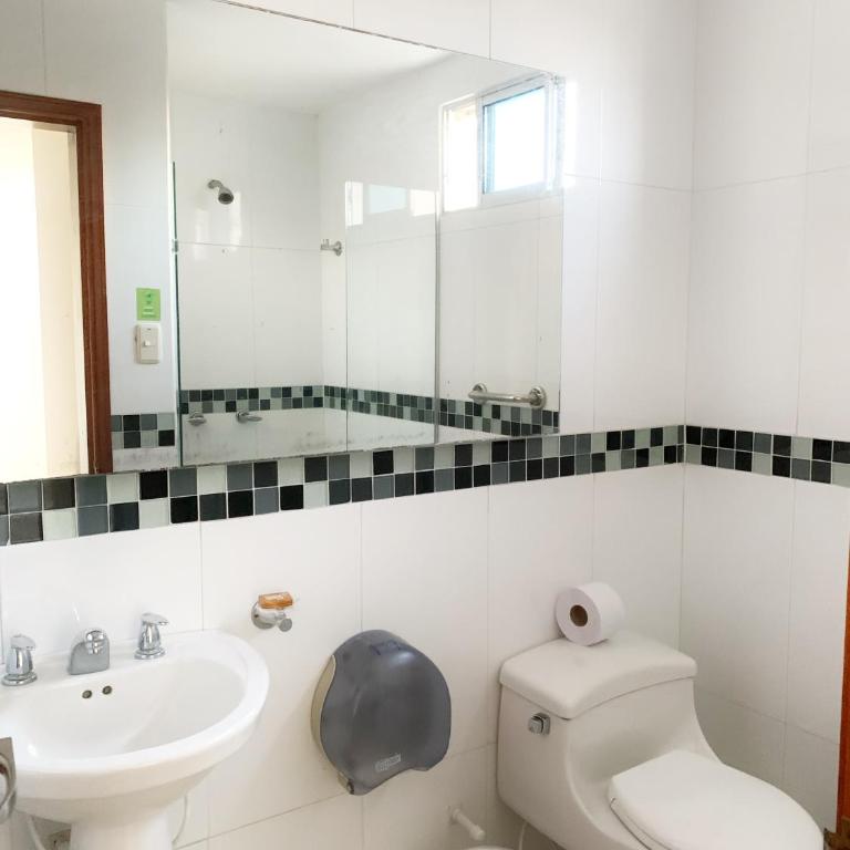 Hotel Continental Plaza Barranquilla - Habitación Triple con baño privado - 2