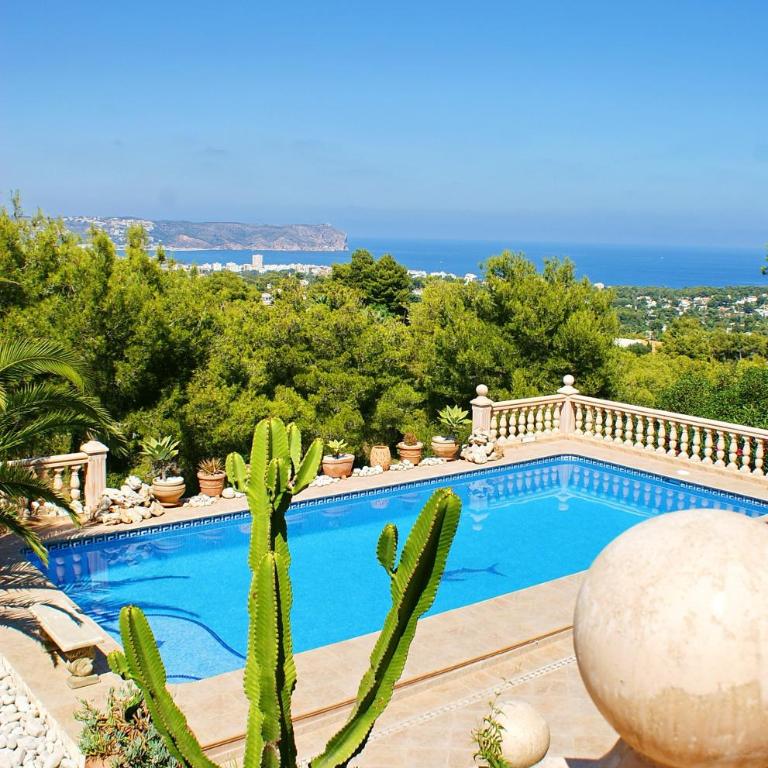 Planta baja de un chalet con entrada independiente Casa compartida - Villa con piscina privada - 9