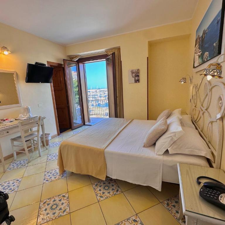 Hotel Cala Marina - Camera Matrimoniale con Balcone e Vista Mare - 3
