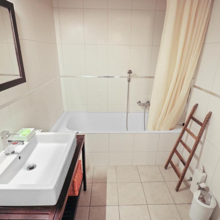 Charmant studio ouvert avec vue paisible - Appartement 1 Chambre - 3
