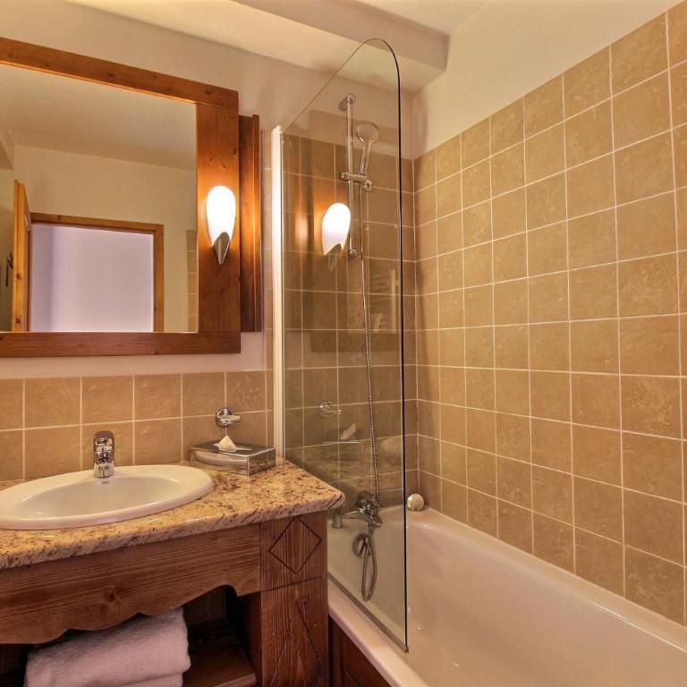 ARC 1950 - Appartement 10 personnes Duplex Cheminée - ski aux pieds - Sauna, Hammam, Jacuzzi - Appartamento con 4 Camere da Letto e Balcone - 12
