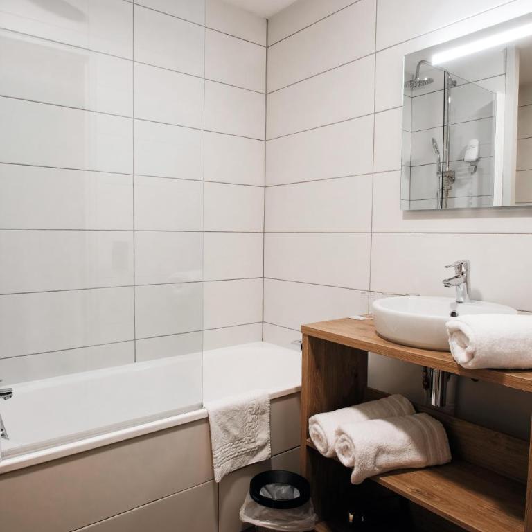 Hôtel Les 2 Alpes L'Orée Des Pistes - Chambre Familiale avec Balcon - 3