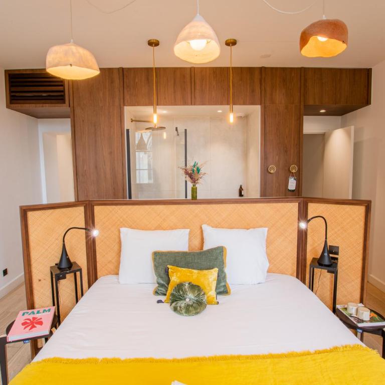 LOLA Boutique Hôtel - Bordeaux Centre - Chambre Double Deluxe - Vue sur Église - 1