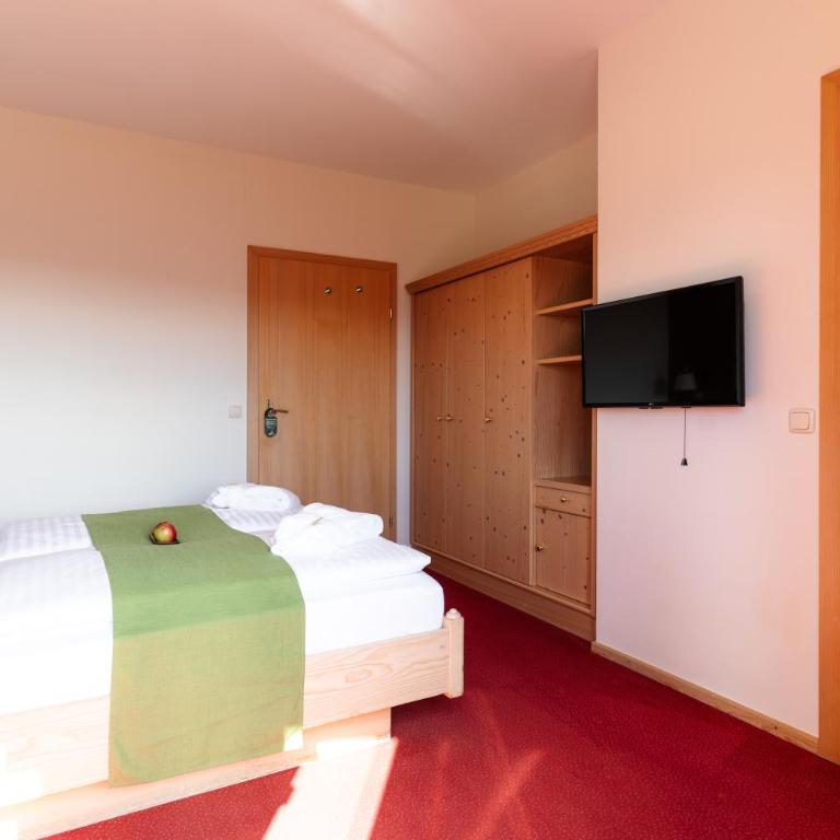 Mahorko Wein Wellness Wasserbüffel - Panorama Doppelzimmer mit Bergblick - 10
