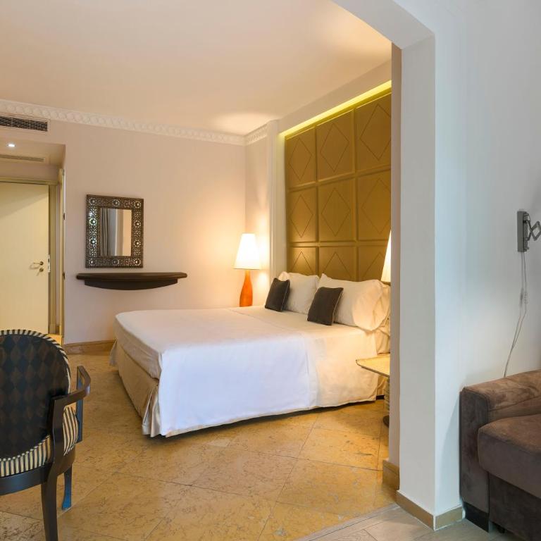 Romano Palace Luxury Hotel - Classic Triple Room with Terrace - 5