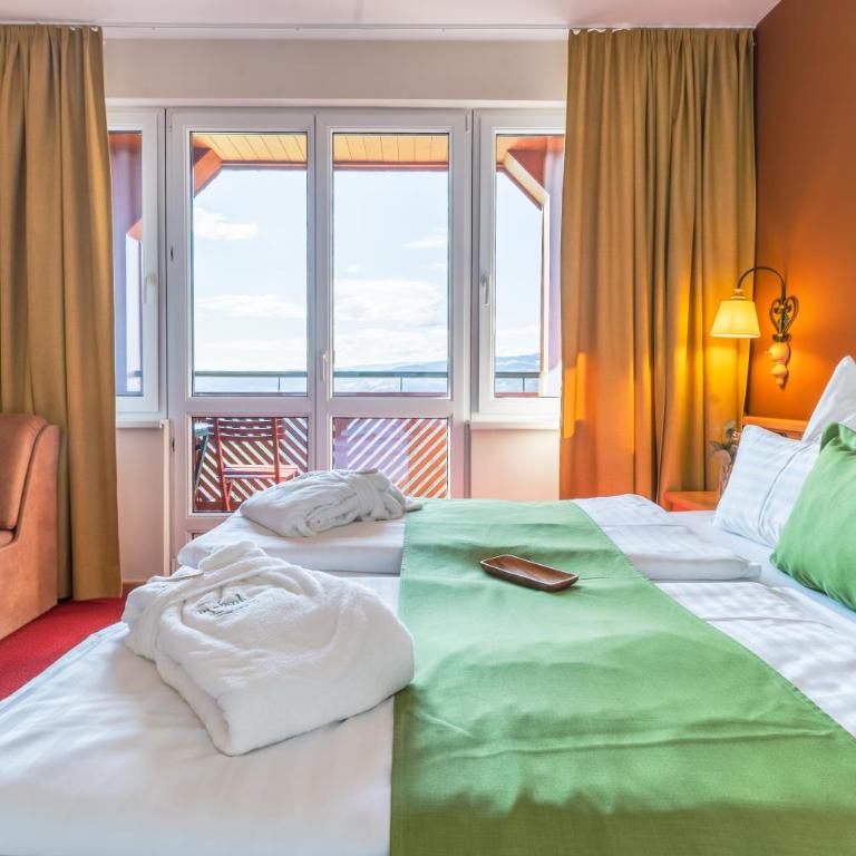 Mahorko Wein Wellness Wasserbüffel - Panorama Doppelzimmer mit Bergblick - 10
