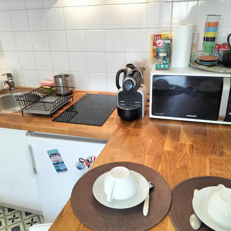 Cozy Studio Bastille with balcony & FAN !!! - One-Bedroom Apartment - 3