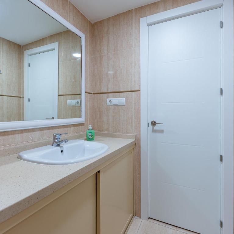797 HOLIDAY RENTALS - Piso reformado con amplia terraza Carihue - Apartamento con terraza - 17