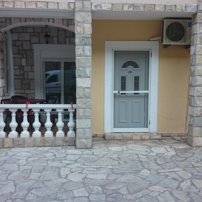 Castellamare Residence - Standard Studio (3 Adults) - 1