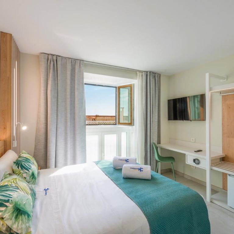 HC Calahonda Beach Nerja - Habitación Doble Deluxe con vistas laterales al mar - 1