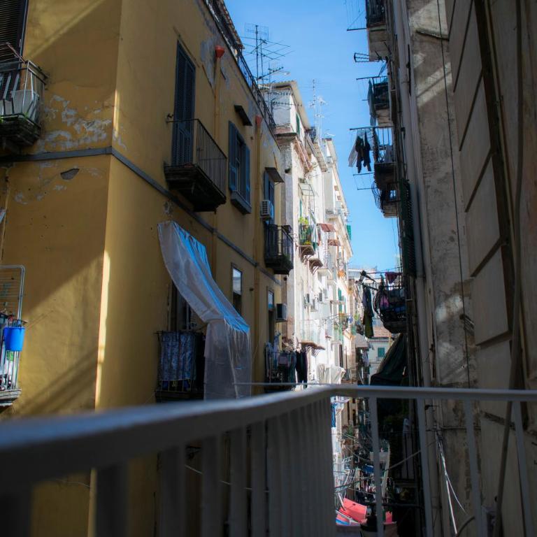 La Sciantosa Quartieri Spagnoli - Camera Queen con Balcone - 42