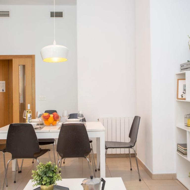 SingularStays Mar44 - Three-Bedroom Apartment (8 Adults) - 24