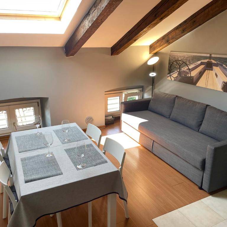 Tivarnella B&B - Large and bright Attic in Trieste Center - Appartamento Attico - 2