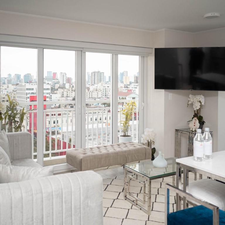 Beautiful Space in Miraflores 3BR 2Bths Exclusive King Bed Suite and Parking - Apartamento de 3 dormitorios con balcón - 15