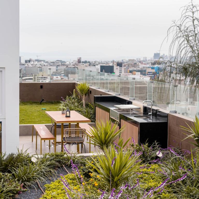 Beautiful Space in Miraflores 3BR 2Bths Exclusive King Bed Suite and Parking - Apartamento de 3 dormitorios con balcón - 53