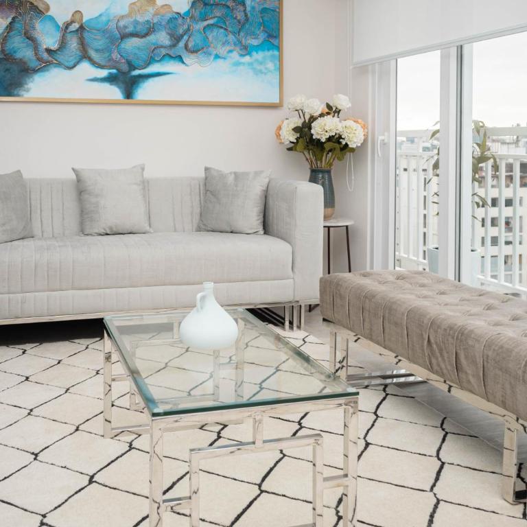 Beautiful Space in Miraflores 3BR 2Bths Exclusive King Bed Suite and Parking - Apartamento de 3 dormitorios con balcón - 2