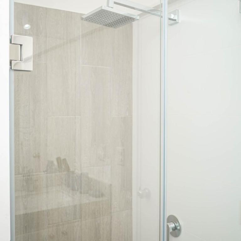 Beautiful Space in Miraflores 3BR 2Bths Exclusive King Bed Suite and Parking - Apartamento de 3 dormitorios con balcón - 92