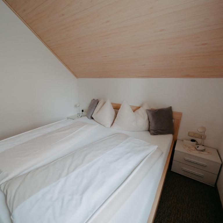 Ferienhäuser Inge und Seeblick - Apartment mit 2 Schlafzimmern und Balkon - A - 5