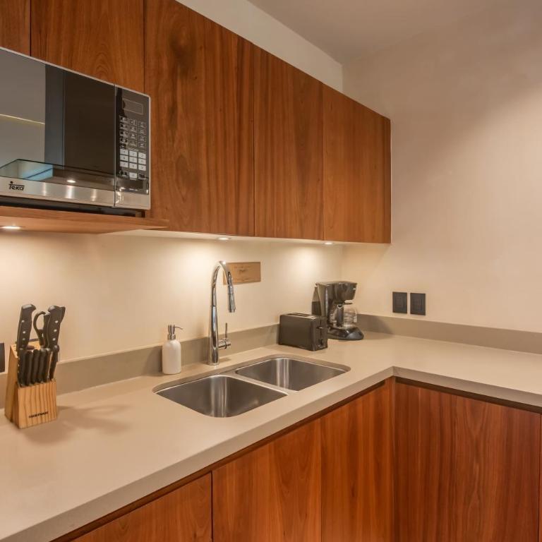 Copal Tulum Hotel - Apartamento Jungle de lujo de 2 dormitorios con terraza y vistas al jardín - 1 cama extragrande, 2 camas individuales y 1 sofá cama extragrande - 16