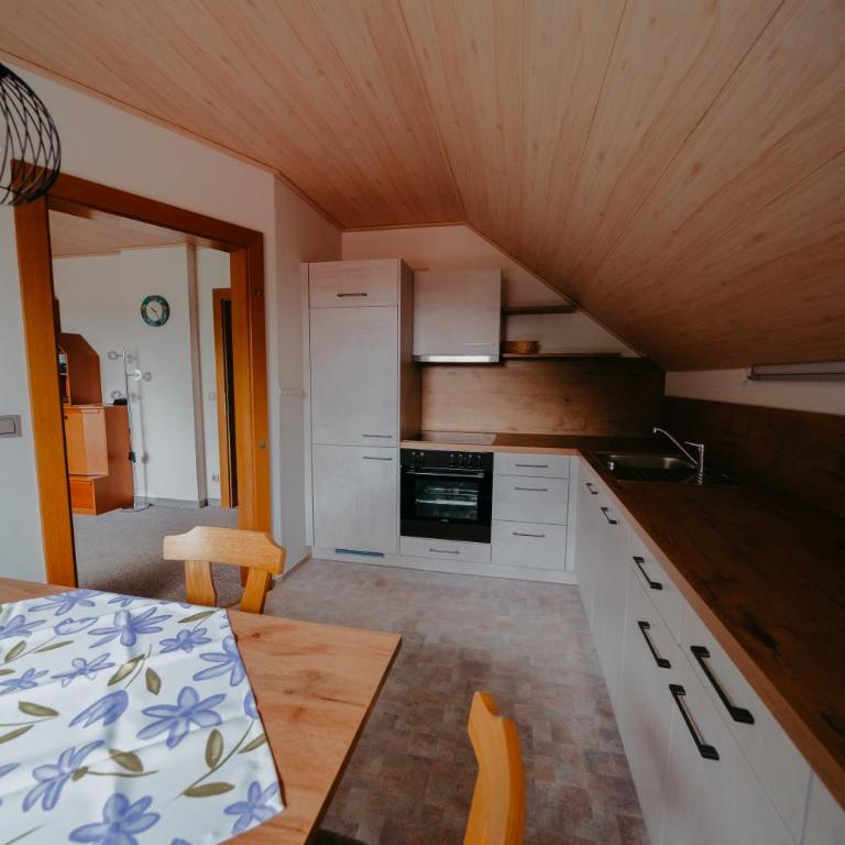 Ferienhäuser Inge und Seeblick - Apartment mit 2 Schlafzimmern und Balkon - A - 2