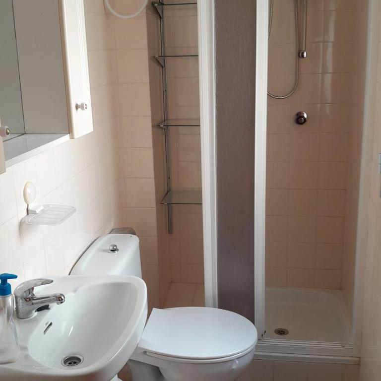 Between Beach & Center - Four-Bedroom Apartment - 22