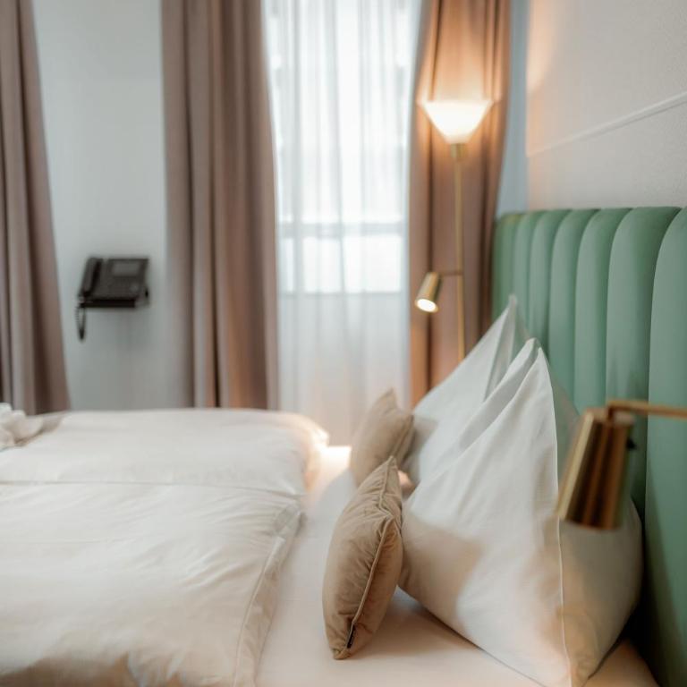 NED Hotel - Superior Dreibettzimmer - 2