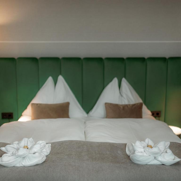 NED Hotel - Superior Dreibettzimmer - 5