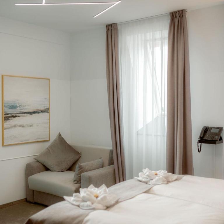 NED Hotel - Superior Dreibettzimmer - 1