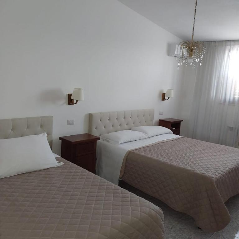 Speedy Guest Rooms - Camere Vicino Aeroporto e Fiera - Camera Quadrupla Deluxe - 1