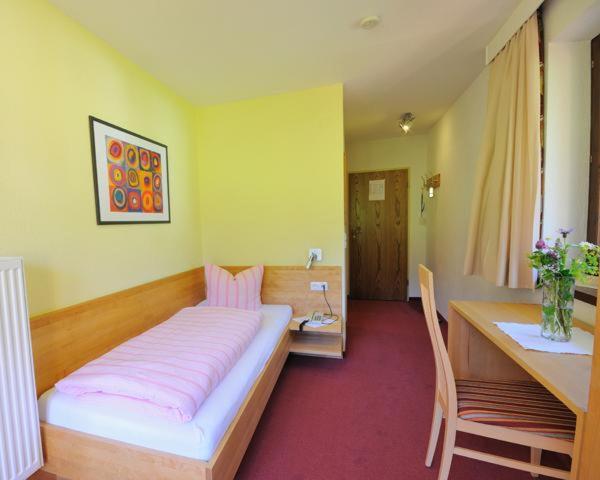 Haus Rätikon - Three-Bedroom Apartment with Shower - 2